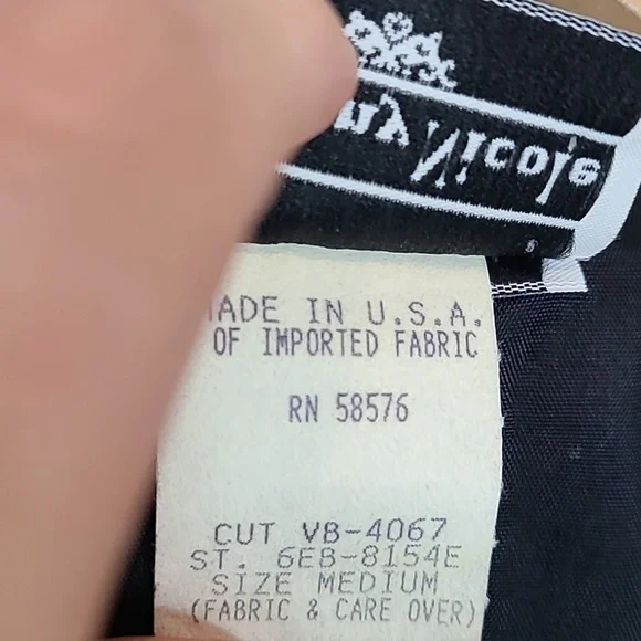 Women's Floral Velvet Jacket - Picture 7 of 8